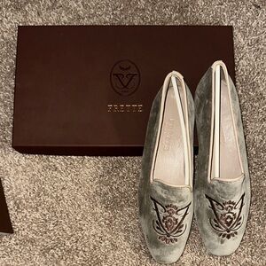 Frette Women's Olive Embroidered Loafers